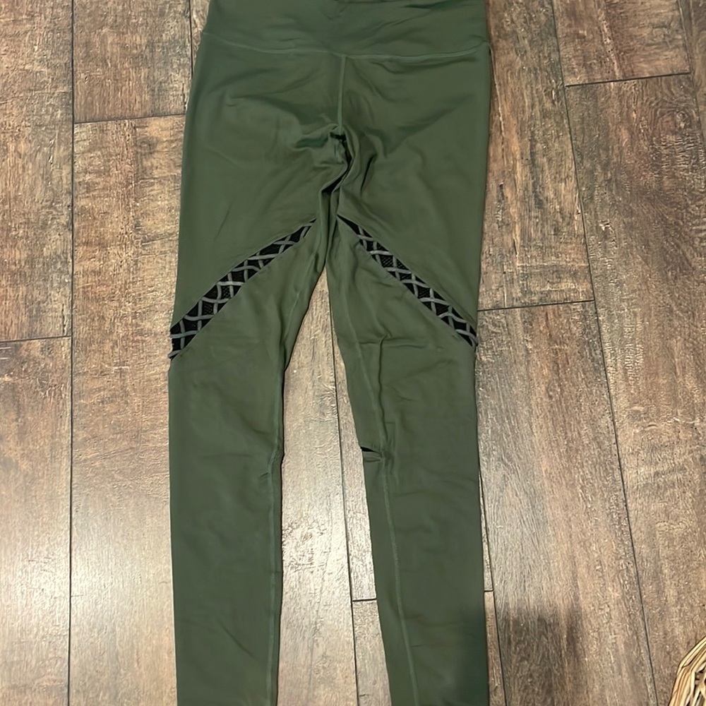 Electric yoga leggings
